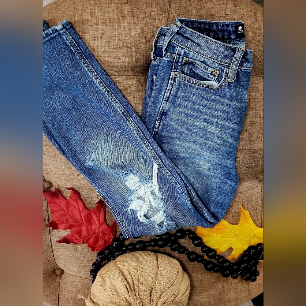 Hollister Ultra High-Rise Mom Jeans